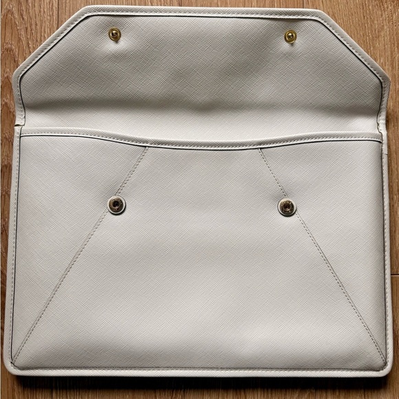 MICHAEL KORS -  Off-White Clutch Laptop Sleeve (ideal for 13” MacBook Air) - Picture 3 of 8